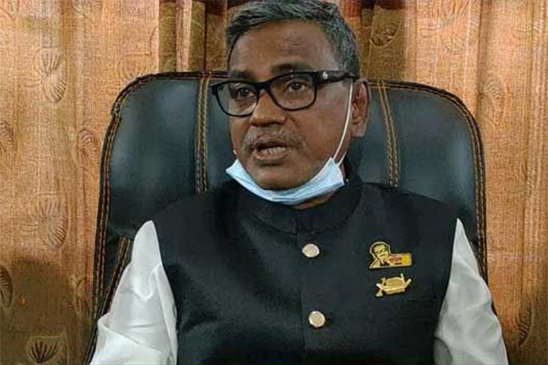 ‘আমি আওয়ামী লীগ করি না বঙ্গবন্ধুর দল করি, অস্ত্রের ভয় দেখিয়ে লাভ নেই’