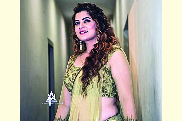 নতুন ছেলেবন্ধুর সঙ্গে শ্রাবন্তী