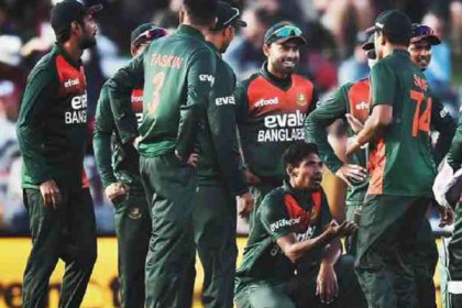 দুঃস্বপ্নের সফর শেষে দেশে ফিরলো টাইগাররা