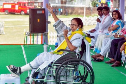 পশ্চিমবঙ্গ নির্বাচন: মমতার ভাঙা পা নিয়ে তৃণমূল-বিজেপির বাগযুদ্ধ!