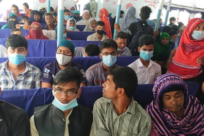 করোনাভাইরাস: এক সপ্তাহের লকডাউনে বাড়ি ফিরছে উদ্বিগ্ন মানুষ