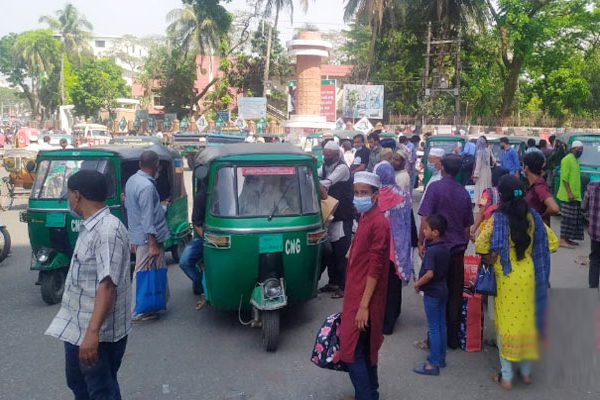 সিলেটে লকডাউনে শহর ছাড়ার হিড়িক!