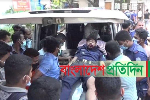 টহল পুলিশের গাড়িতে বাসের ধাক্কা, ২১ পুলিশ আহত