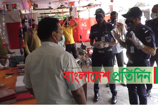 ঝিনাইদহে লকডাউন কার্যকরে পুলিশের অভিযান
