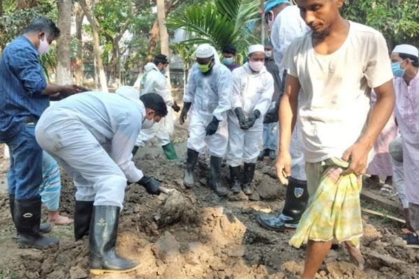 আবারও লাশ দাফনে কাউন্সিলর খোরশেদ