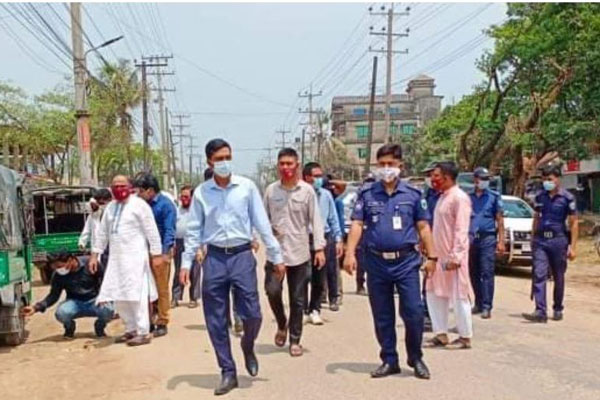 লকডাউন অমান্যকারীদের বিরুদ্ধে তৎপর টেকনাফ প্রসাশন