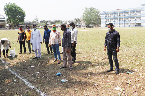 নন্দীগ্রামে খোলা মাঠে হাট-বাজার