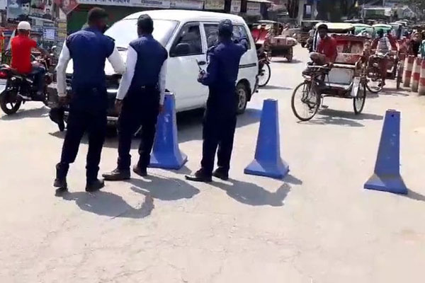 নেত্রকোনায় ঢিলেঢালা লকডাউন