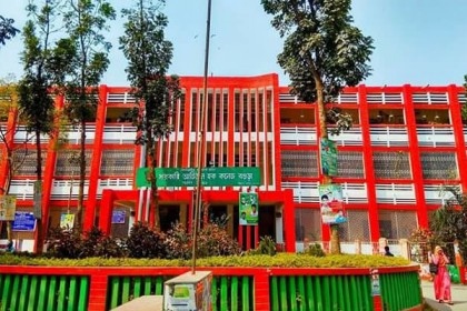 বগুড়া আজিজুল হক কলেজ ক্যাম্পাসে ছুরিকাঘাতে যুবক নিহত