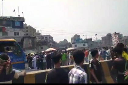 ঢাকা-চট্টগ্রাম মহাসড়কে ব্যবসায়ীদের বিক্ষোভ