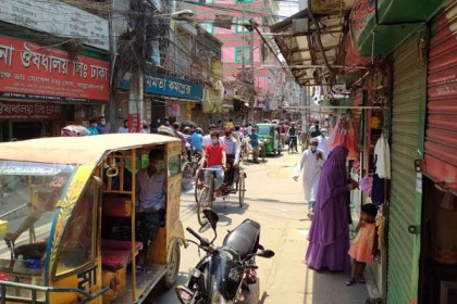 
বরিশালে ঢিলেঢালা লকডাউন