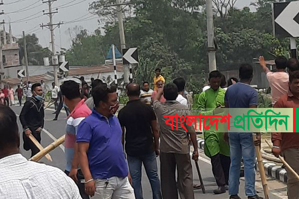 মুন্সীগঞ্জে মুজিববর্ষের তোরণ স্থাপন নিয়ে ধাওয়া-পাল্টা ধাওয়া