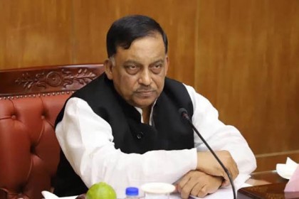 আইনশৃঙ্খলা রক্ষায় সিদ্ধান্ত নিয়েছি কঠোর অবস্থানে যাব: স্বরাষ্ট্রমন্ত্রী

