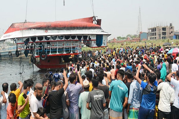 শীতলক্ষ্যায় লঞ্চডুবির ঘটনায় মামলা