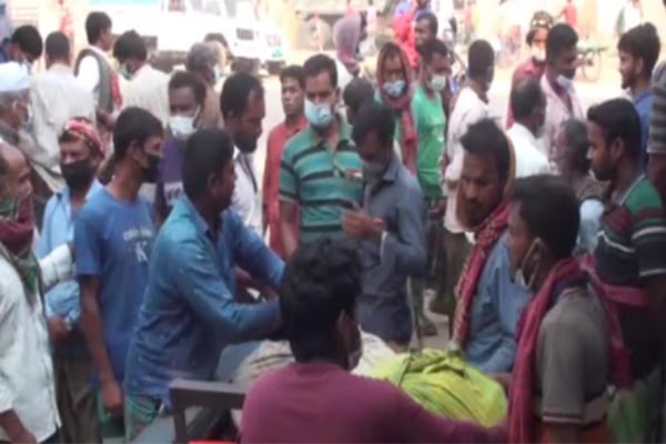 মানিকগঞ্জে ঢিলেঢালা লকডাউন, স্বাস্থ্যবিধি মানছে না কেউ