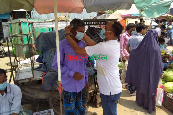 কালিয়াকৈরে জনসচেতনতা সৃষ্টিতে মাস্ক বিতরণ