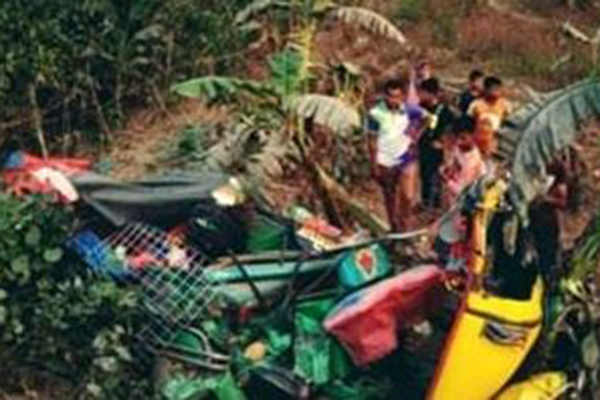 চাঁদপুরে ট্রাক-সিএনজি সংঘর্ষে নিহত ১