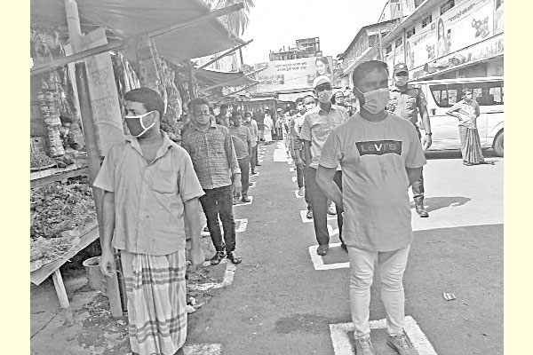 চট্টগ্রামে পুলিশের সুরক্ষিত বাজার