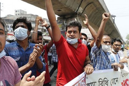 গুলিস্তানে পুলিশের সঙ্গে ব্যবসায়ীদের ধাওয়া-পাল্টা ধাওয়া


