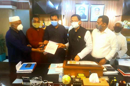 দোকান খোলা রাখতে চসিক মেয়রকে স্মারকলিপি

