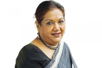 করোনা আক্রান্ত হয়ে হাসপাতালে ভর্তি কবরী