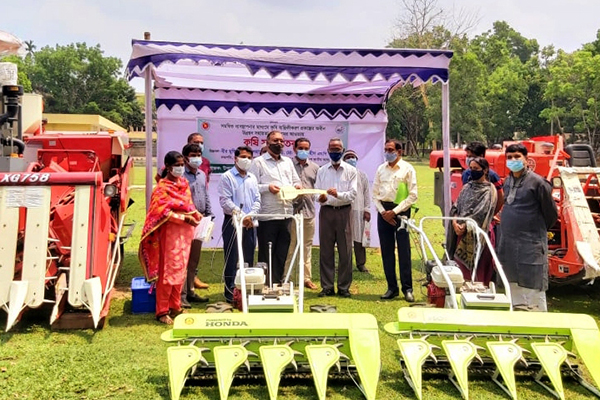 শ্রীমঙ্গলে ভর্তুকি মূল্য কৃষি যন্ত্র বিতরণ