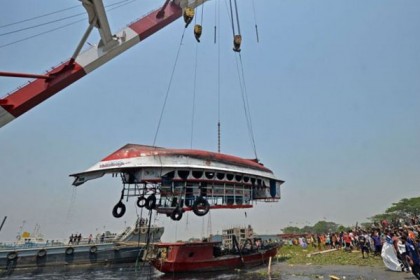 শীতলক্ষ্যায় ৩৪ জনের প্রাণহানি : ঘাতক কার্গো জাহাজটি আটক
