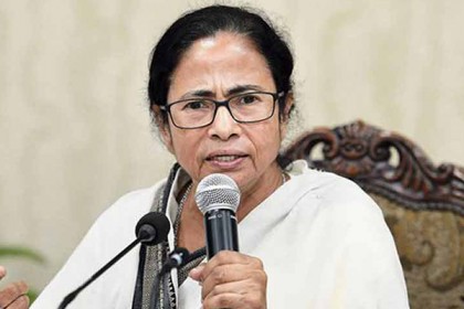 মোদিকে আক্রমণাত্মক ভঙ্গিতে যা বললেন মমতা