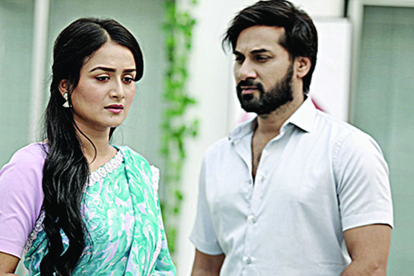 সজল-নাদিয়ার ‘পিছুটান’