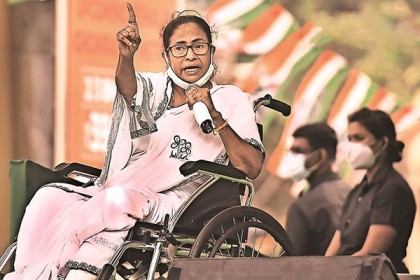 বিজেপি হারছে বলে গুলি করে মানুষ মারছে: মমতা
