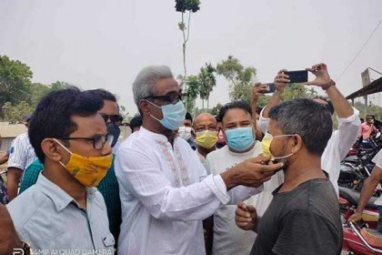 রংপুর মহানগর আওয়ামী লীগের মাস্ক বিতরণ