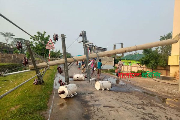 সুনামগঞ্জে কালবৈশাখীতে সড়ক যোগাযোগ বিচ্ছিন্ন 