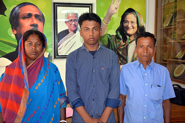 মেডিকেলে চান্স পেয়েও ভর্তি নিয়ে দুশ্চিন্তায় নিক্কন