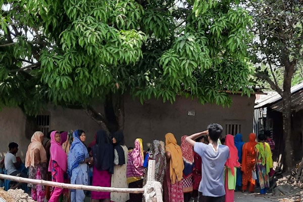 সন্ধ্যায় স্বামীর সাথে কথা কাটাকাটি, রাতে লাশ