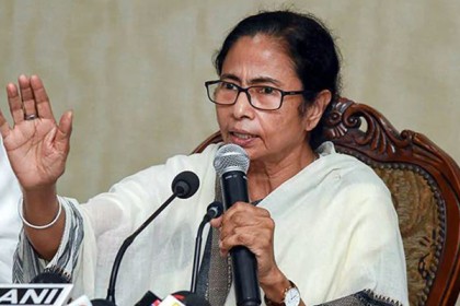 ভোট চলাকালীন ৫ জনের মৃত্যুকে ‘গণহত্যা’র সাথে তুলনা মমতার