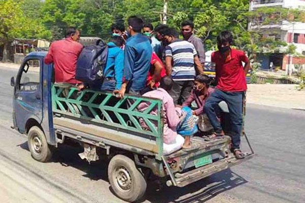 ‘কঠোর লকডাউন’র আগে ঢাকা ছাড়ার হিড়িক