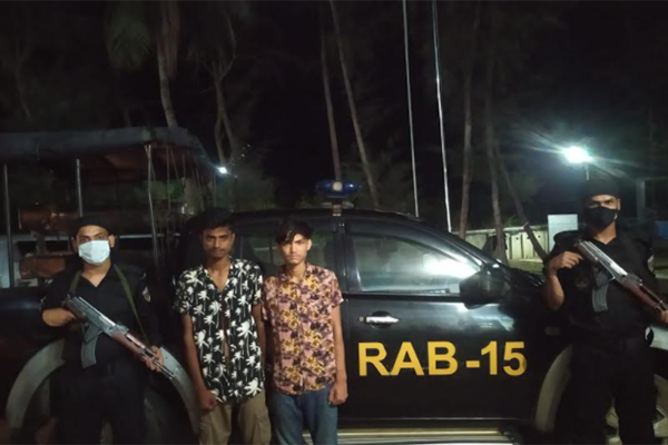 টেকনাফে ইয়াবাসহ দুই মাদক কারবারী আটক
