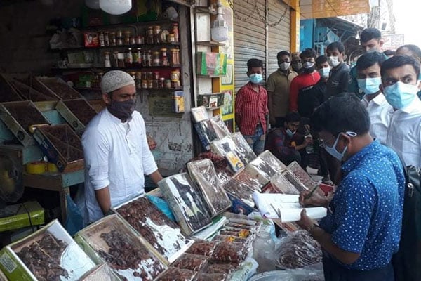 টঙ্গীতে মাস্ক না পরায় ভ্রাম্যমাণ আদালতে জরিমানা