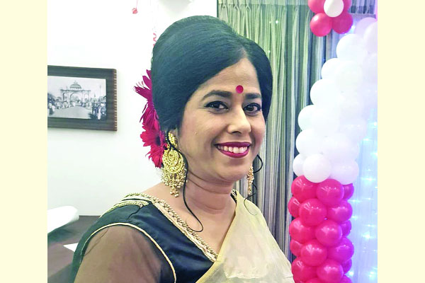 ফের ব্যস্ত জিনাত হাকিম