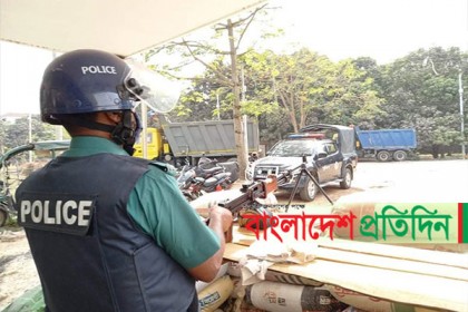 আরএমপির ১২ থানায় পুলিশের এলএমজি চেকপোস্ট