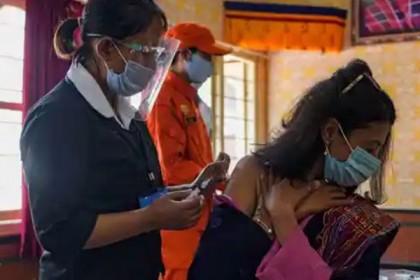 ভুটানের ৯৩ শতাংশ প্রাপ্তবয়স্ক করোনার টিকা পেলেন মাত্র ১৬ দিনে


