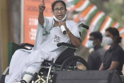 মমতার প্রচারে ২৪ ঘণ্টার নিষেধাজ্ঞা জারি করল ইসি


