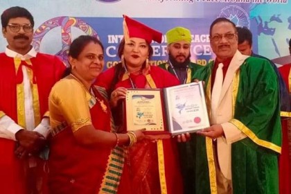 ডক্টর অব মিউজিক পদকে ভূষিত মমতাজ 

