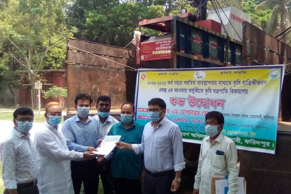 কৃষকের মাঝে বিনামূল্যে বীজ, রাসায়নিক সার ও কৃষি যন্ত্র বিতরণ 
