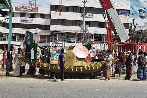 সারা দেশে নৌকা নিয়ে সরকারের উন্নয়ন প্রচার