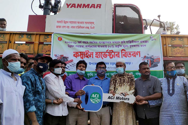 ধুনটে কৃষকদের মাঝে 
হার্ভেস্টার মেশিন বিতরণ