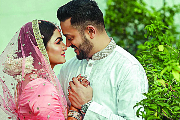 গাঁটছড়া বাঁধলেন নাজিরা মৌ মুরাদ