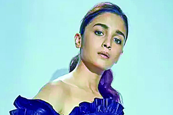 দোয়া চাইলেন আলিয়া ভাট