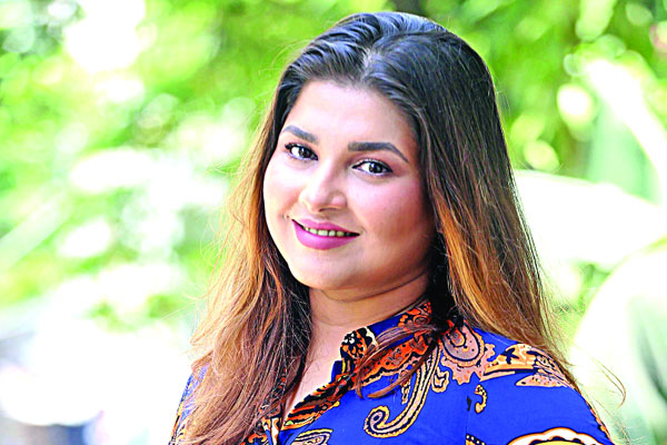 অভিনয়ে ফিরলেন জেনি