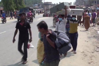 সর্বাত্মক লকডাউনের ঘোষণায় শহর ছাড়ছেন লোকজন